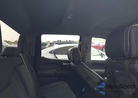 2024 Chevrolet Silverado 1500 4Wd Short Bed Custom z USA, uszkodzony, nr VIN 3GCPDBEK8RG107735